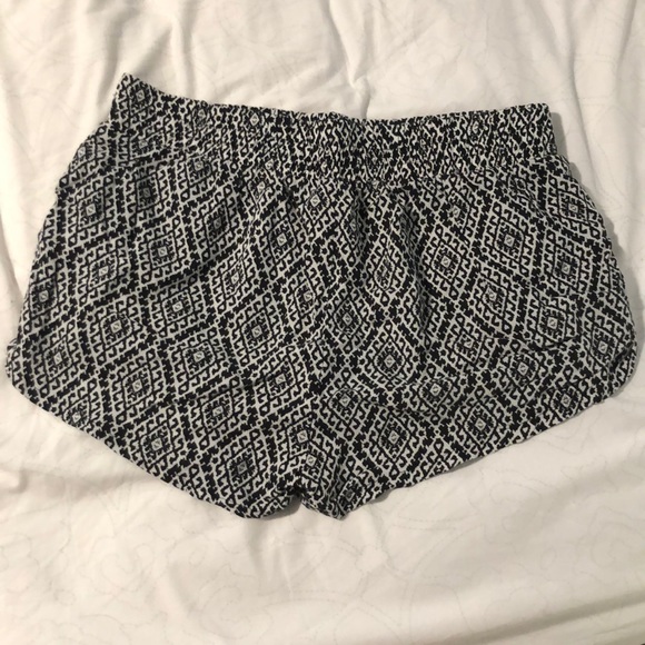 Urban Outfitter shorts - Picture 2 of 4